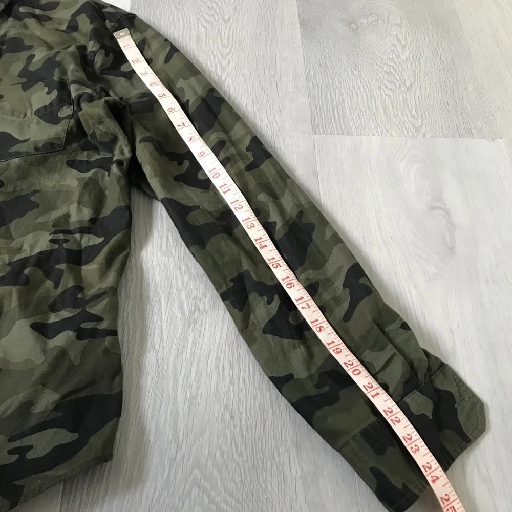 BANANA REPUBLIC CAMO POPLIN GREEN BUTTON UNTUCKED SHIRT MENS MEDIUM